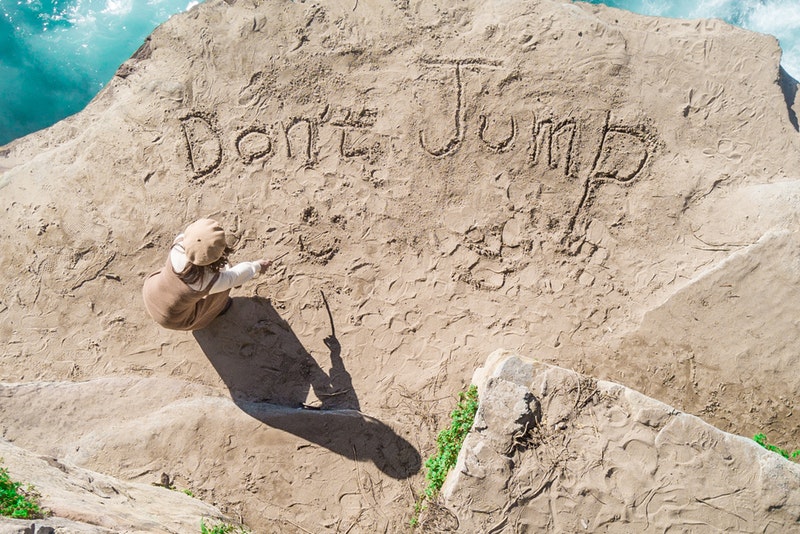 Don't jump written in the sand